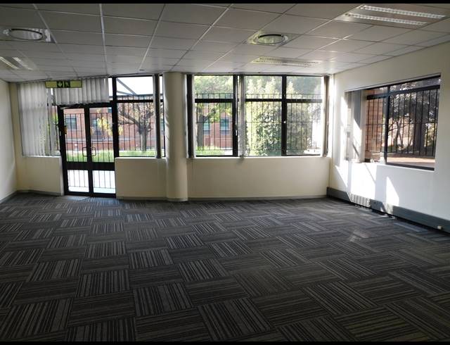 167M² OFFICE TO LET IN PARKTOWN